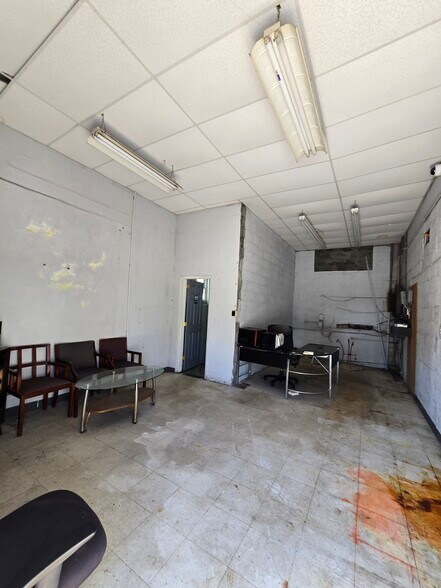 More Photos Of 2008 Portsmouth Blvd, Portsmouth Warehouse For Sale