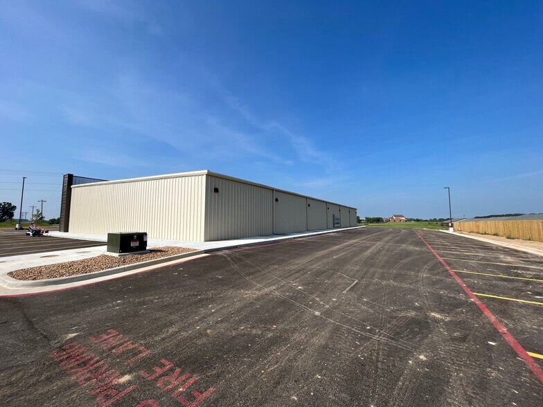 More Photos Of 911 Center St, Rogersville General Retail For Lease