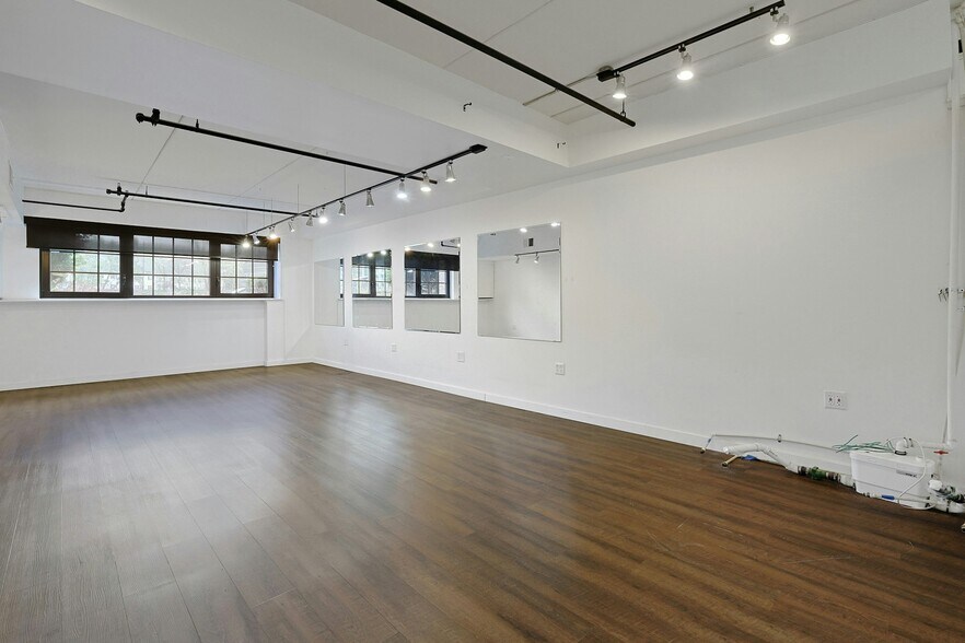 More Photos Of 74 Lafayette Ave, Suffern Storefront Retail Office For Lease