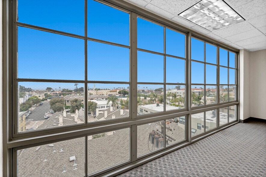 More Photos Of 7590 Fay Ave, La Jolla Unknown For Lease