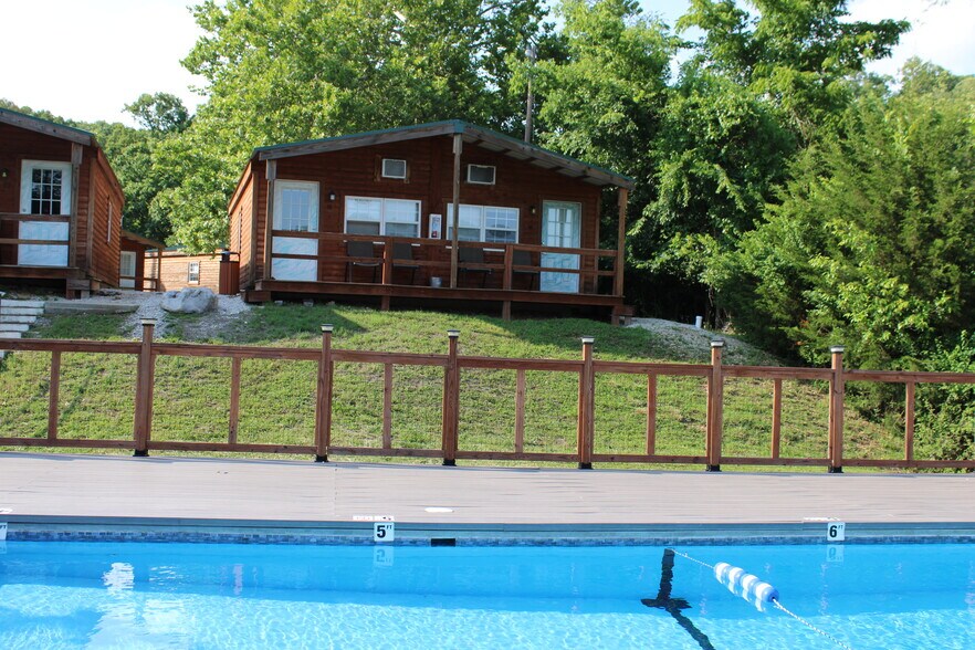 More Photos Of 1062 Susan Rd, Lake Ozark Hotel For Sale