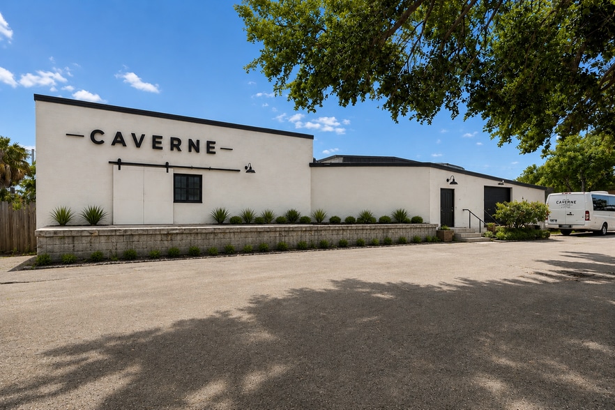 More Photos Of 4214 W Virginia Ave, Tampa Warehouse For Lease