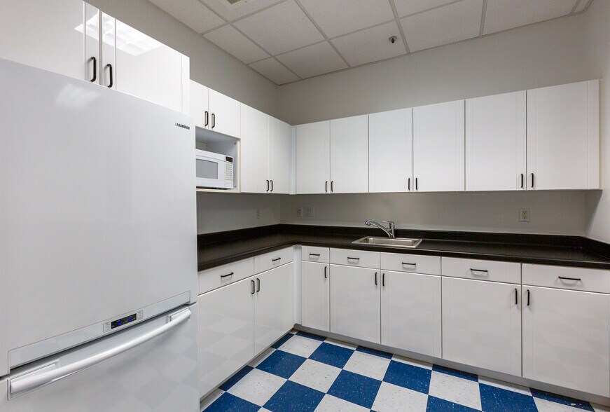 More Photos Of 27345 Ortega Hwy, San Juan Capistrano Office For Lease