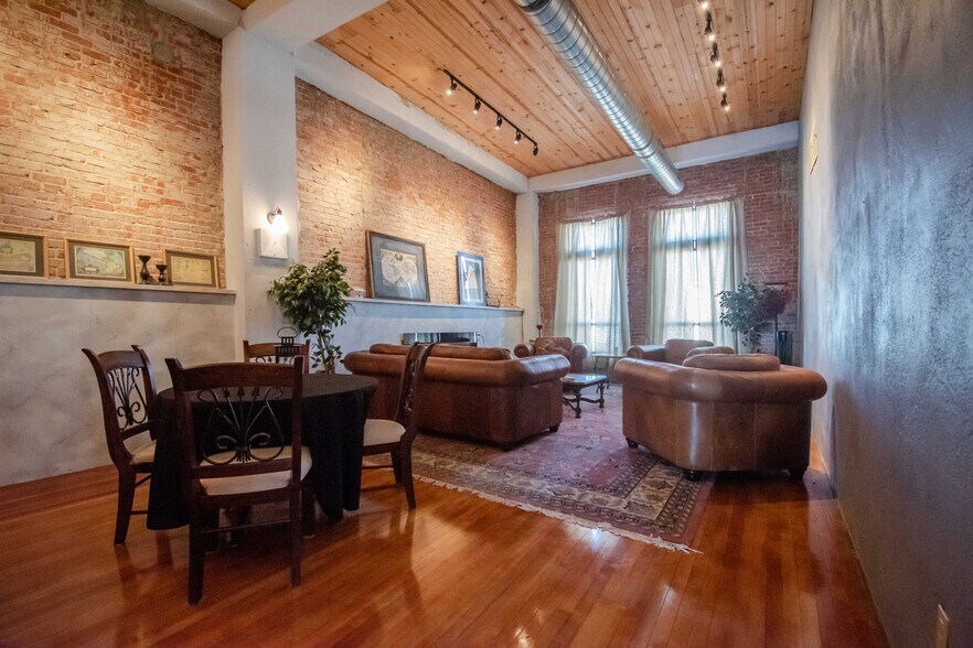 More Photos Of 322 E Don Tyler Ave, Dewey Storefront For Sale