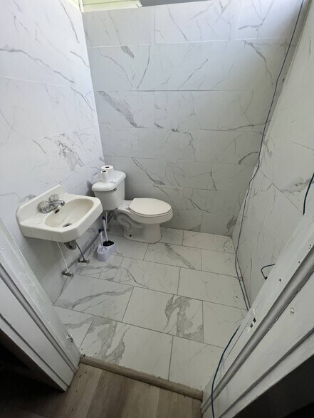 More Photos Of 111 W Ridgeley St, Atmore Storefront For Sale