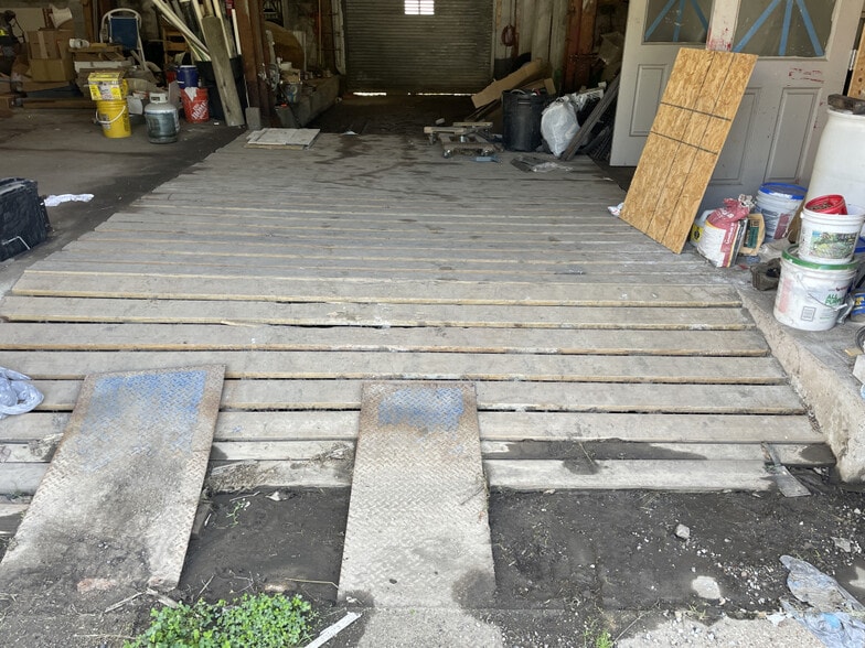 More Photos Of 500 N 5th St, Toronto Warehouse For Sale