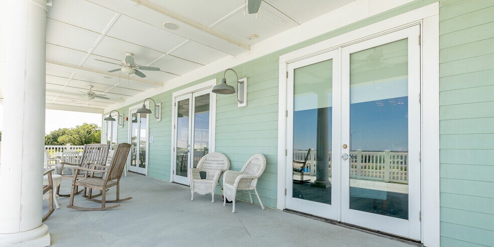 More Photos Of 408 Beach Blvd, Biloxi Freestanding For Sale