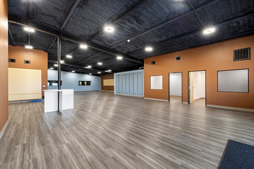 More Photos Of 5040 S Loop 340, Robinson Freestanding For Lease