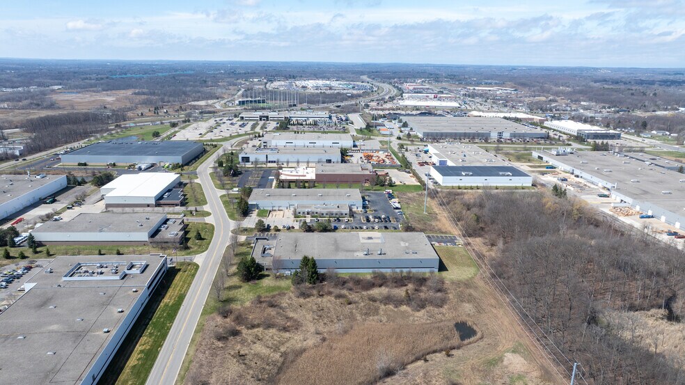 More Photos Of 4200 N Atlantic Blvd, Auburn Hills Manufacturing For Lease