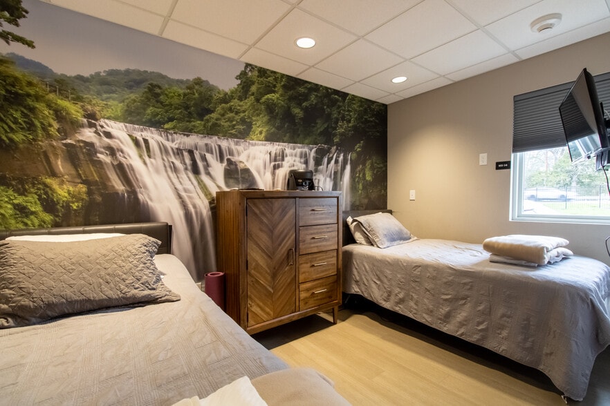 More Photos Of 1288 Veterans Hwy, Levittown Rehabilitation Center For Sale