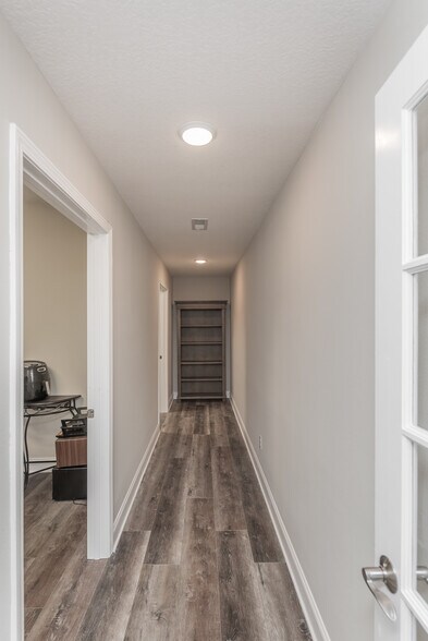 More Photos Of 77-87 Bay Bridge Dr, Gulf Breeze Medical For Sale
