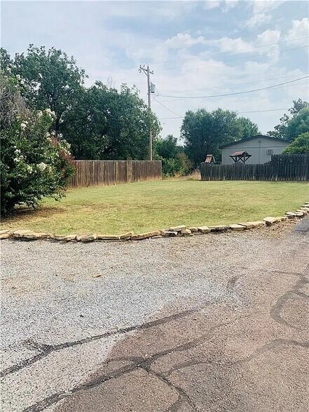 More Photos Of 1205 S Main St, Altus Apartments For Sale