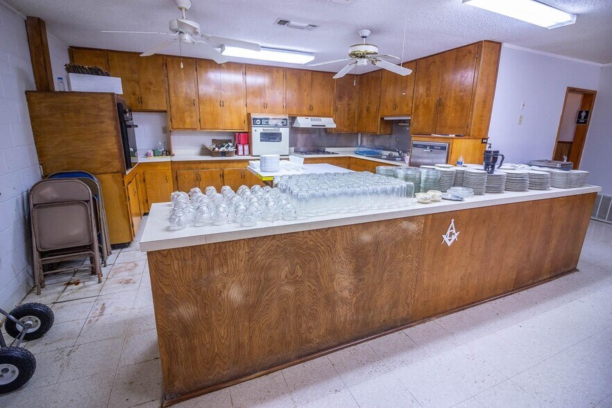 More Photos Of 402 Legendary Ln, Gun Barrel City Office For Sale