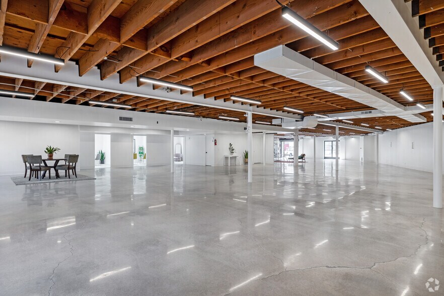 More Photos Of 11520 Jefferson Blvd, Culver City Light Distribution For Sale