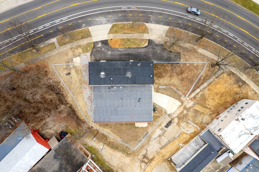 More Photos Of 3665 Central Pky, Cincinnati Warehouse For Sale