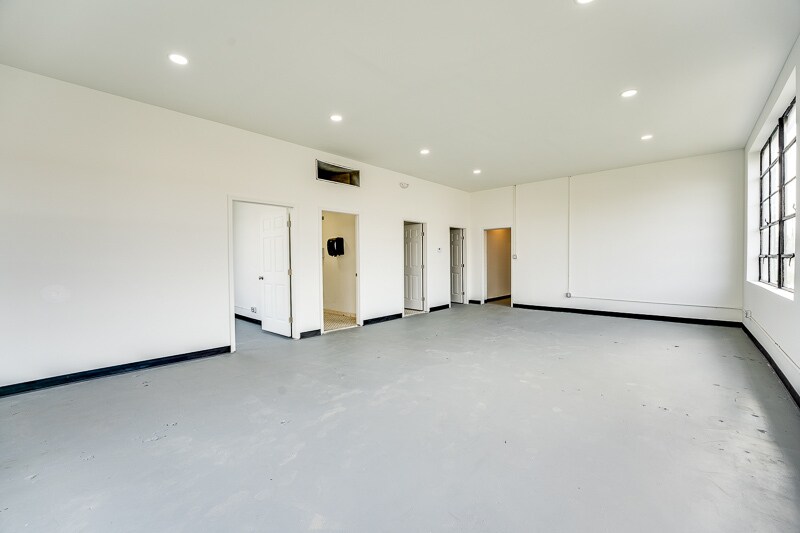 More Photos Of 69 Copeland St, Jacksonville Flex For Lease