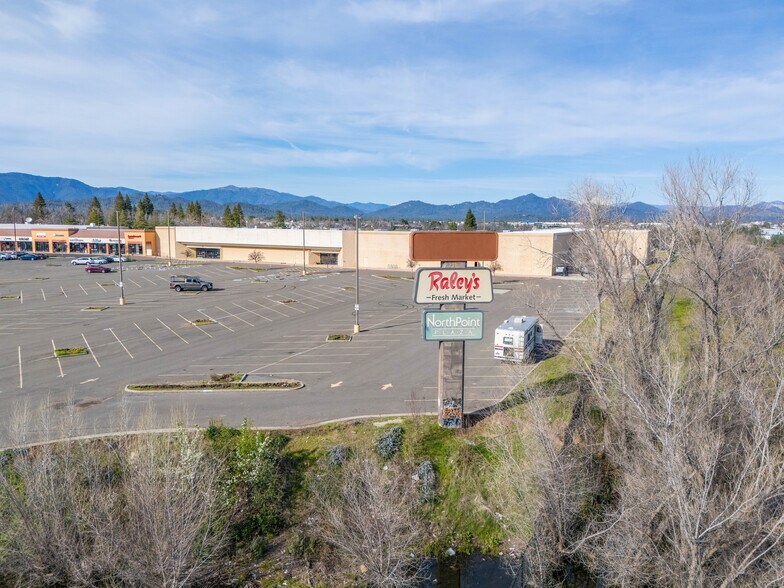 More Photos Of 55 Lake Blvd, Redding Department Store For Lease