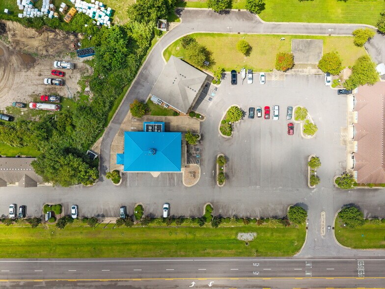 More Photos Of 8468 Caratoke Hwy, Powells Point Bank For Lease