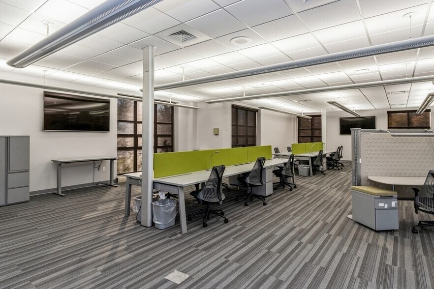 More Photos Of 2834 Northgate Dr, Iowa City Office For Lease