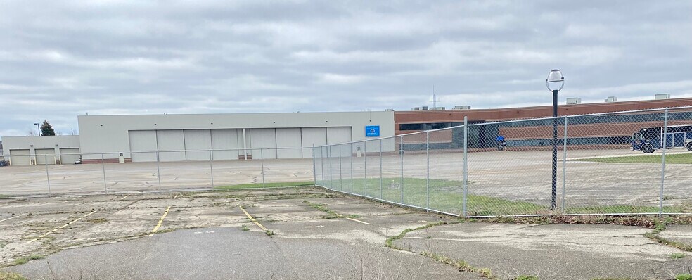 More Photos Of 3850 Capital City Blvd, Lansing Airplane Hangar For Sale