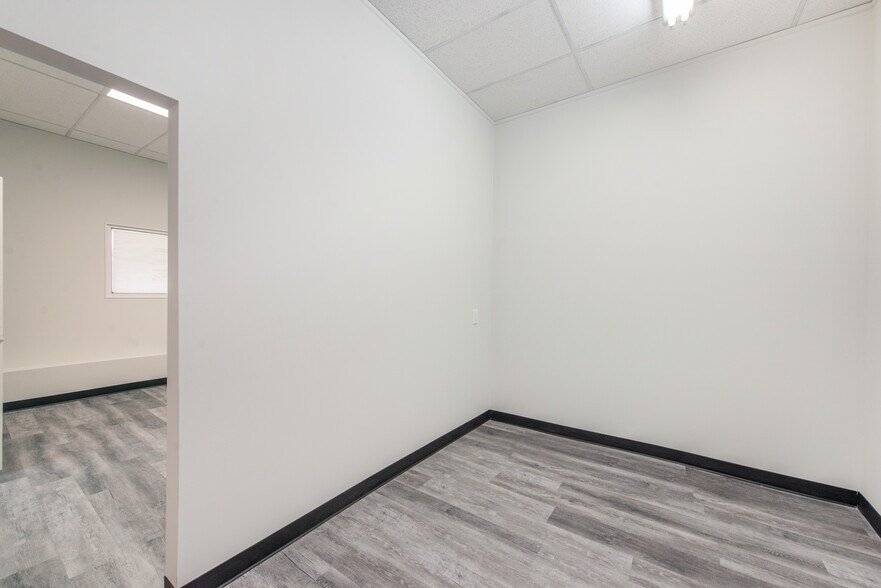 More Photos Of 288 Stuyvesant Ave, Lyndhurst General Retail For Lease