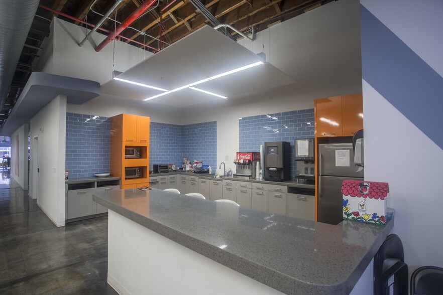 More Photos Of 1525 Hendry St, Fort Myers General Retail For Sale