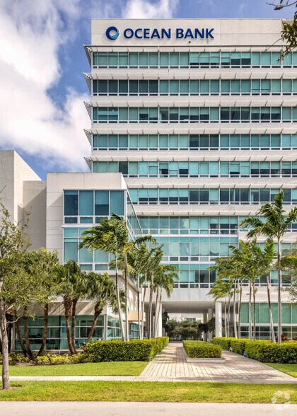 More Photos Of 20900 NE 30th Ave, Aventura Office Residential For Lease