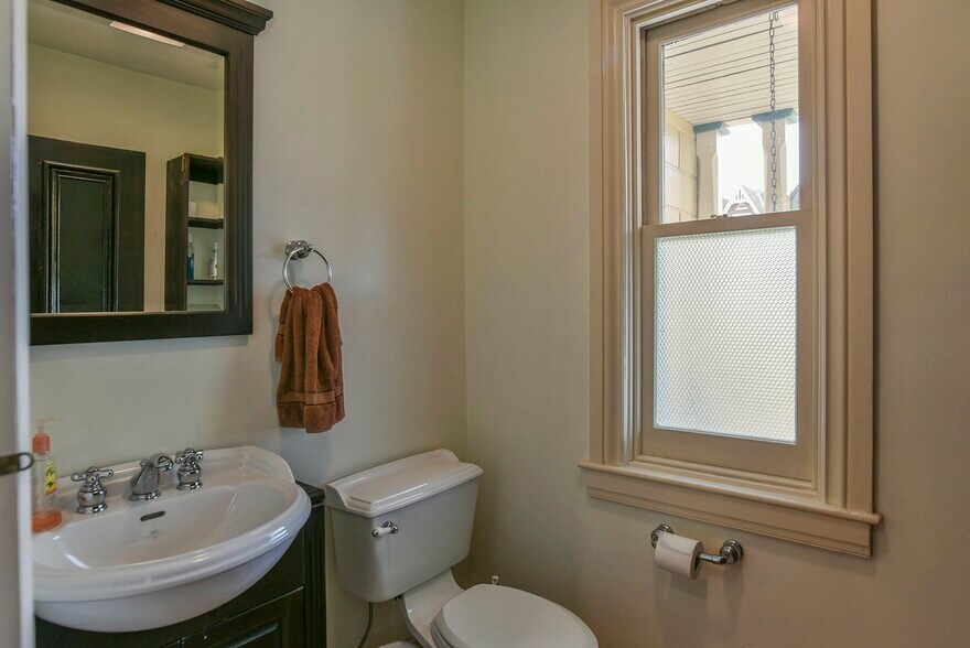 More Photos Of 827 Philadelphia Ave, Chambersburg Specialty For Sale