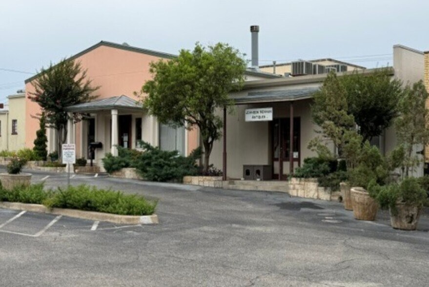 More Photos Of , Fredericksburg General Retail For Sale