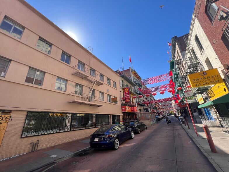 More Photos Of 160 Waverly Pl, San Francisco Storefront Retail Office For Lease