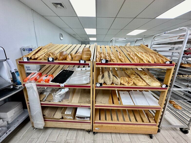 More Photos Of 380-392 W Putnam Ave, Greenwich General Retail For Sale