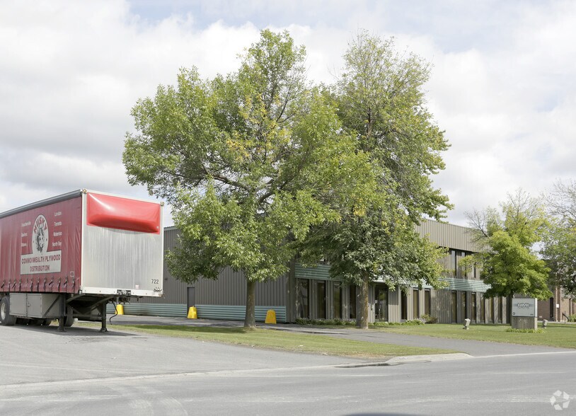More Photos Of 1451 Rue Graham-Bell, Boucherville Service For Lease