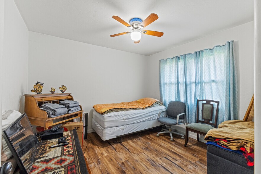 More Photos Of 787 N Central Blvd, Coquille Hotel For Sale