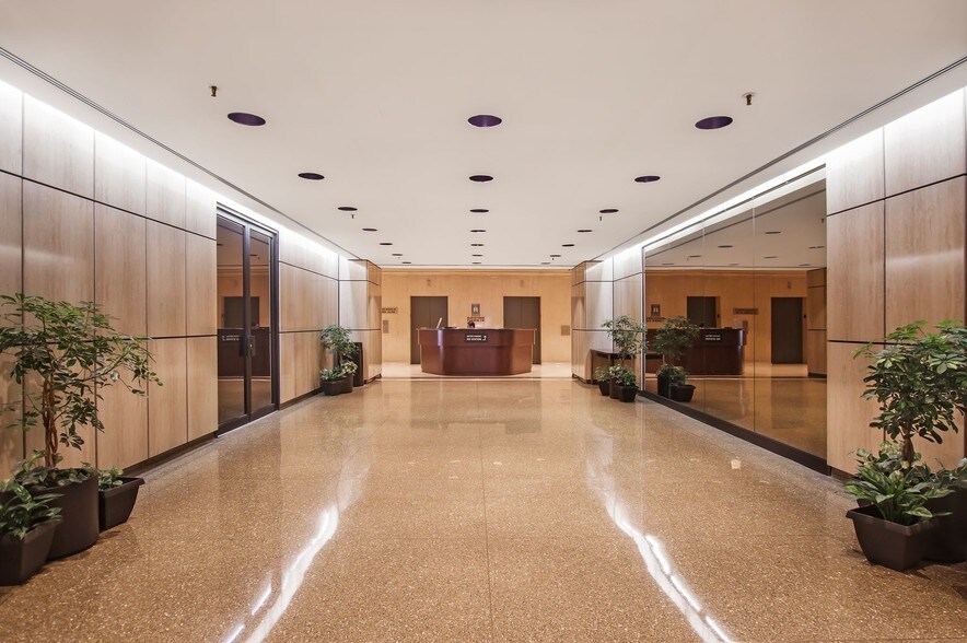 More Photos Of 3250 Wilshire Blvd, Los Angeles Office For Lease