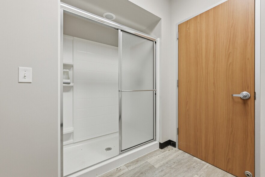 More Photos Of 6305 Beverlyhill St, Houston Warehouse For Sale