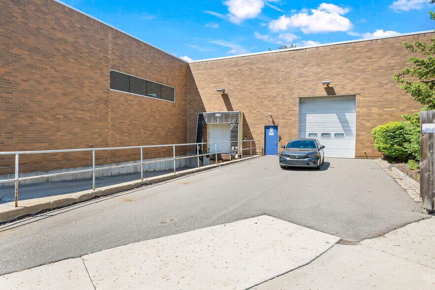 More Photos Of 47632 Halyard Dr, Plymouth Light Manufacturing For Lease