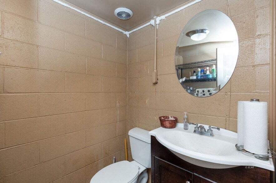 More Photos Of 415 Idaho St, Elko Storefront For Sale