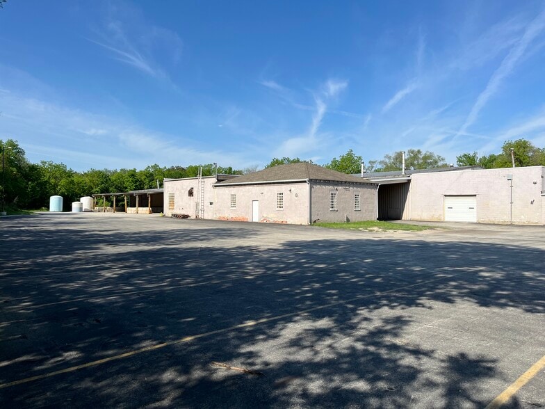 More Photos Of 1001 Clinton St, Lockport Manufacturing For Lease