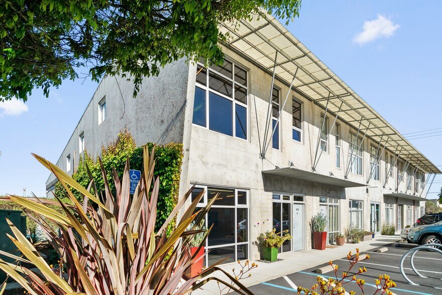 More Photos Of 108 High Rd, Santa Cruz Flex For Sale