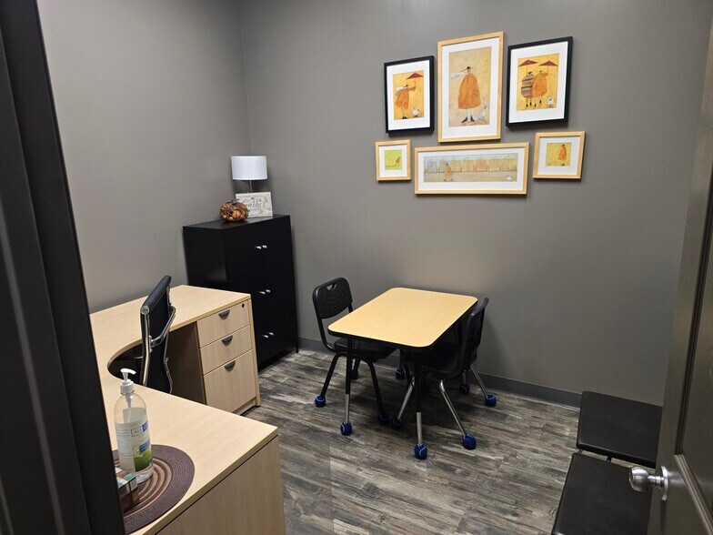 More Photos Of 5108 52 St, Red Deer Storefront Retail Office For Sale