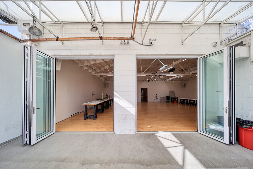More Photos Of 1329 E 3rd St, Los Angeles Showroom For Lease