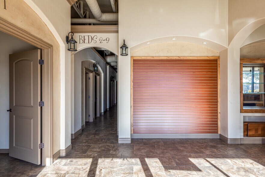 More Photos Of 10310-10384 S Redwood Rd, South Jordan Freestanding For Lease
