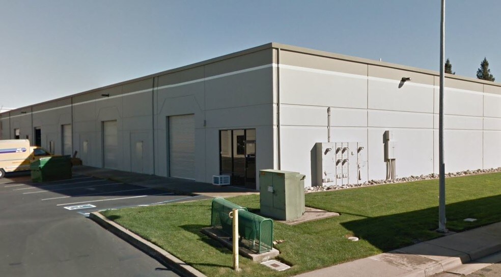 More Photos Of 8425 Rovana Cir, Sacramento Warehouse For Lease