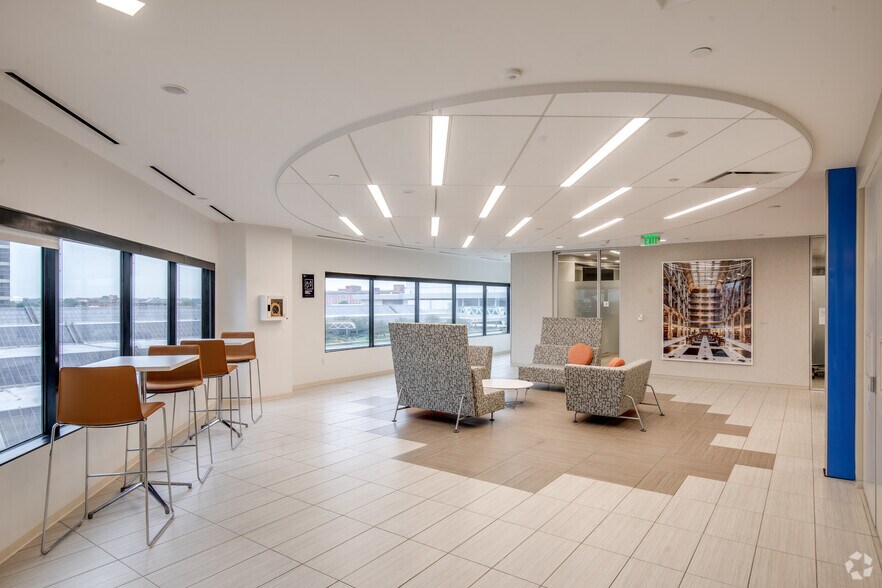 More Photos Of 100 S Charles St, Baltimore Office For Sale