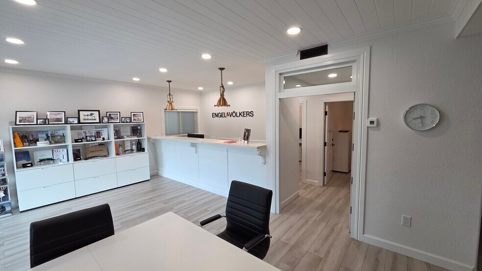 More Photos Of 85998 Overseas Hwy, Islamorada Office Residential For Lease
