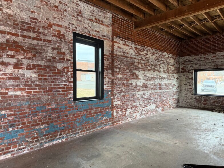 More Photos Of 141 Depot St, Roxboro Office For Lease