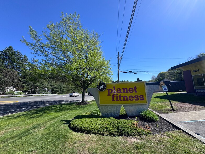 More Photos Of 3677 Albany Post Rd, Poughkeepsie Health Club For Sale