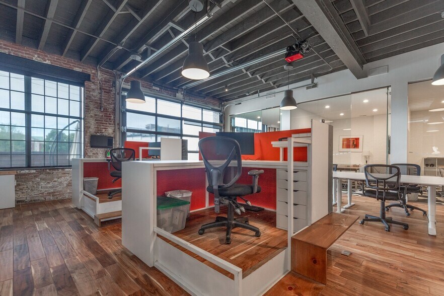 More Photos Of 3026-3036 Locust St, Saint Louis Loft Creative Space For Lease