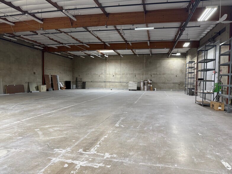 More Photos Of 1525 E McFadden Ave, Santa Ana Warehouse For Lease