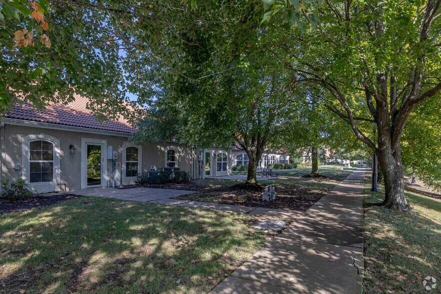 More Photos Of 5212 Village Pky, Rogers Unknown For Lease